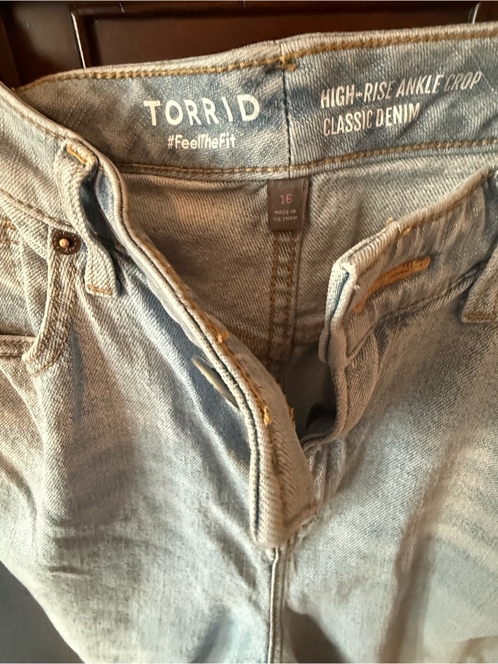 Torrid  Light Wash High-Rise Ankle Crop Jeans Size 16 - Picture 2 of 5